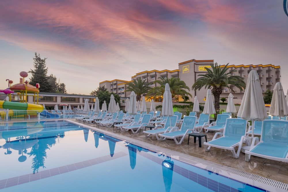 בריכה תמונה