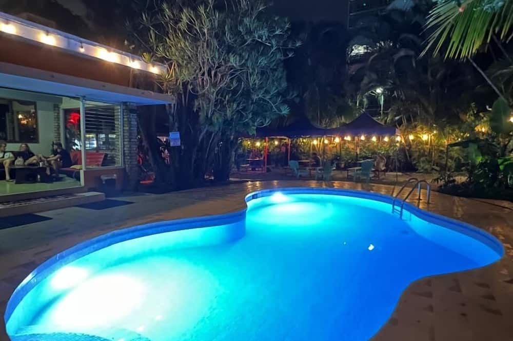 בריכה תמונה