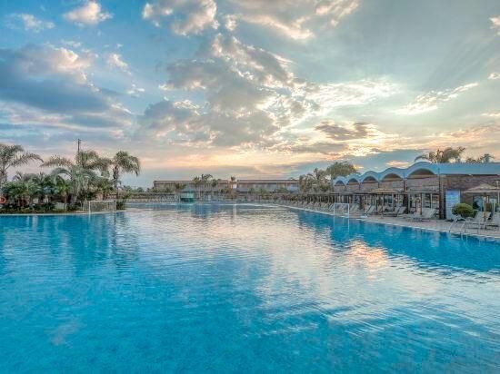 בריכה תמונה