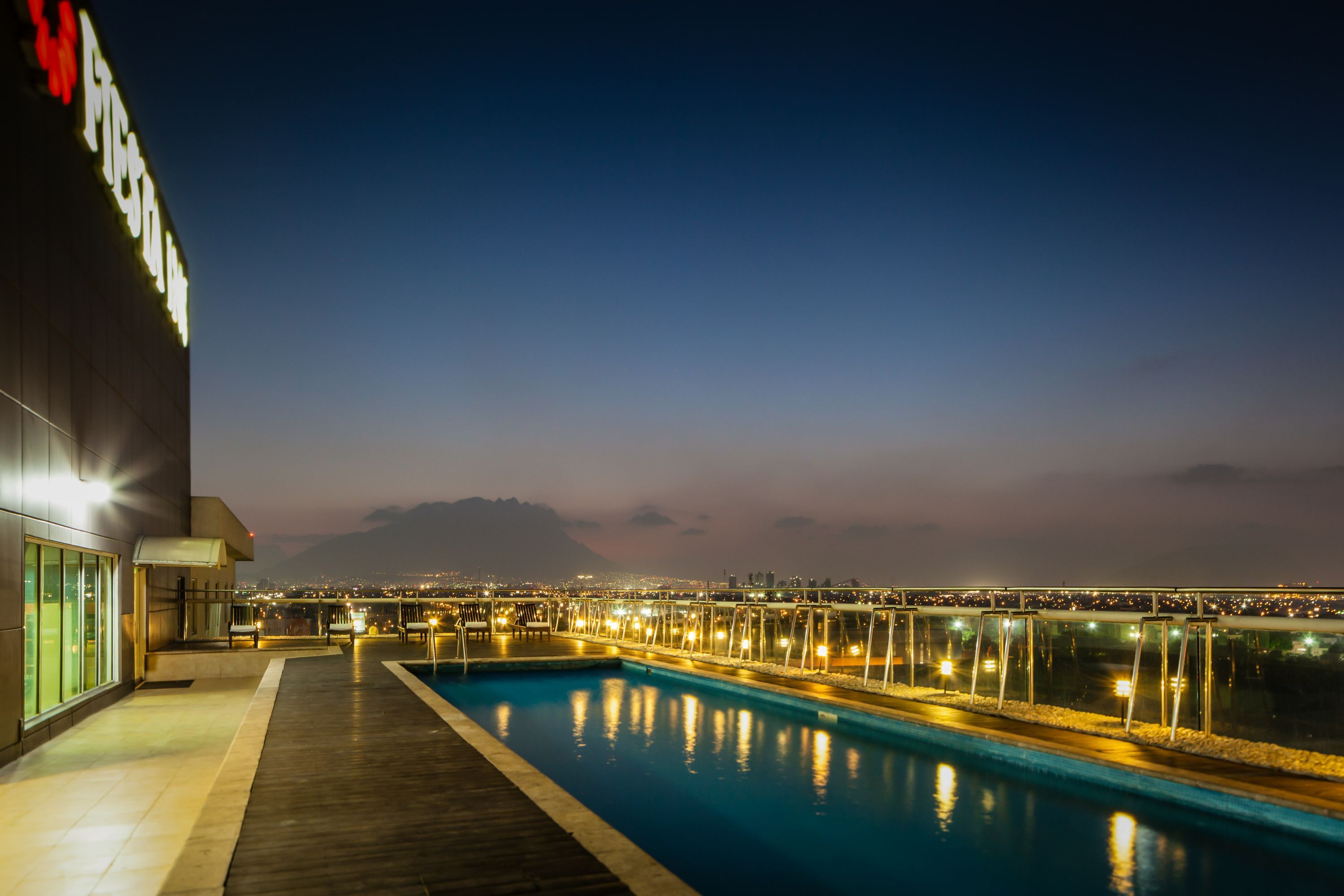 בריכה תמונה