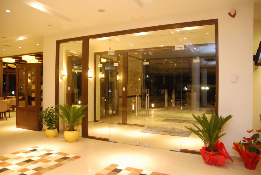 כניסה למלון