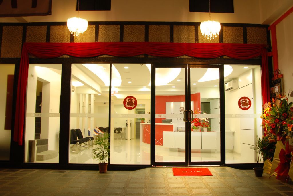 כניסה למלון