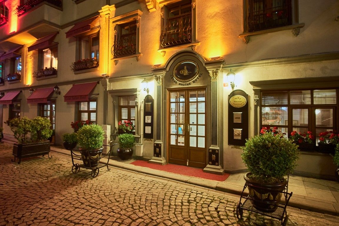 כניסה למלון