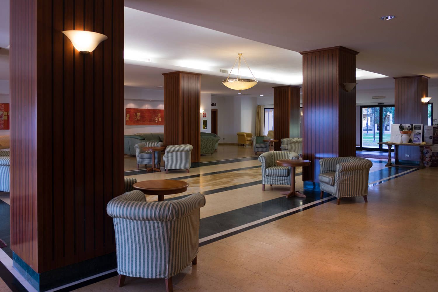 לובי תמונה