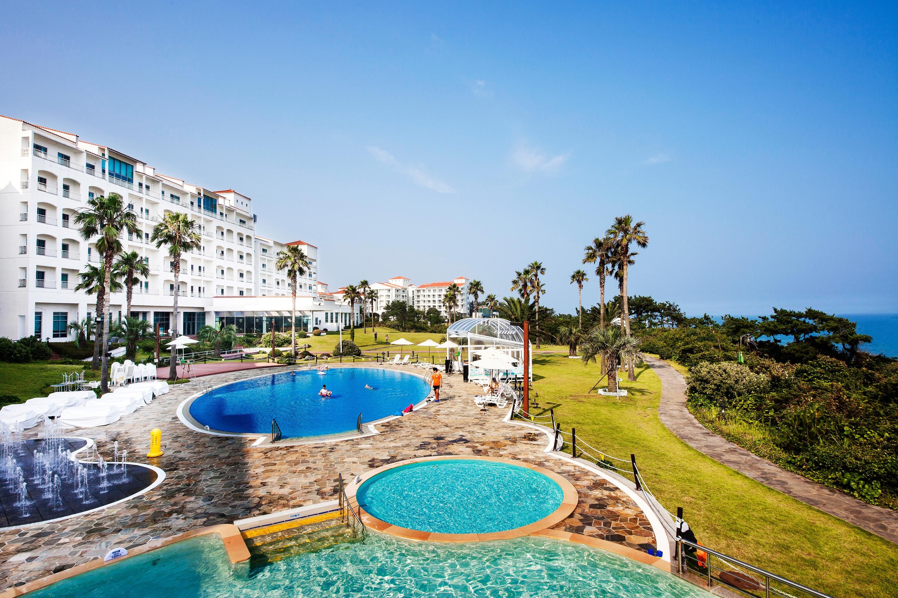 בריכה תמונה