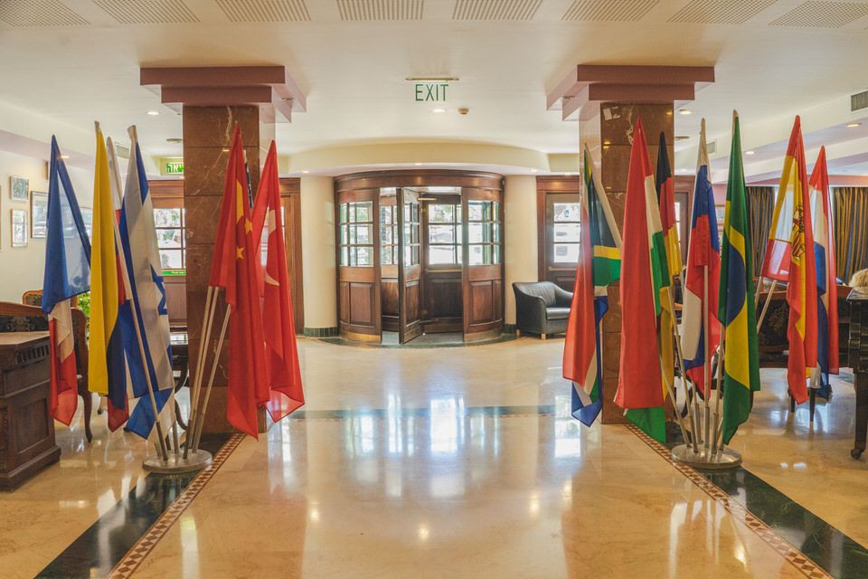 כניסה למלון