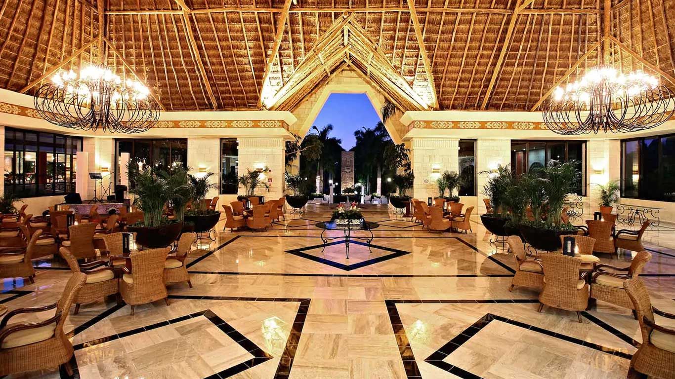 כניסה למלון