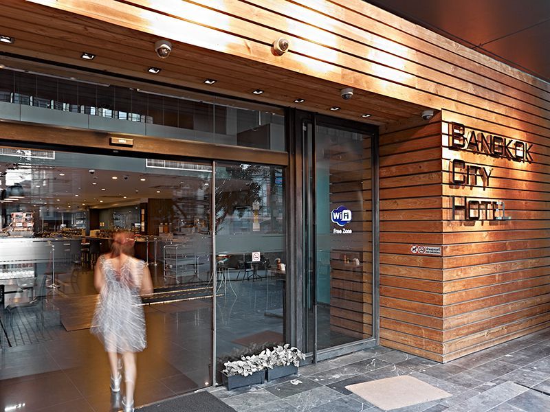 כניסה למלון