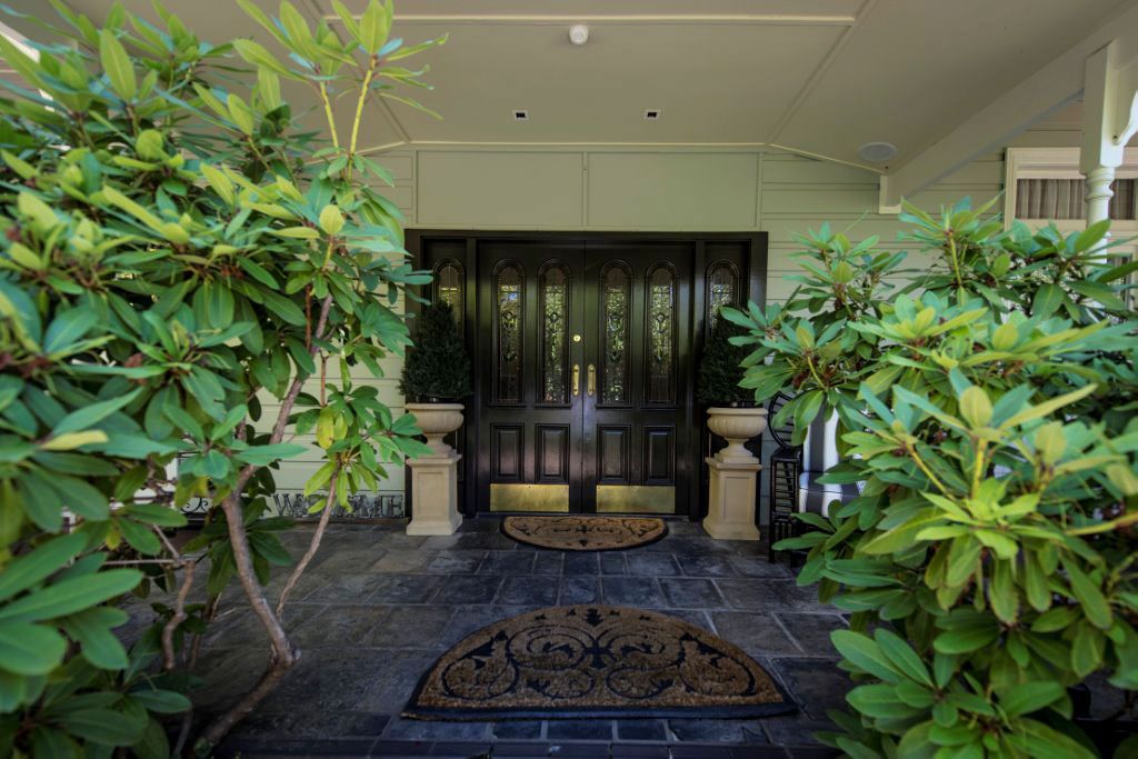 כניסה למלון