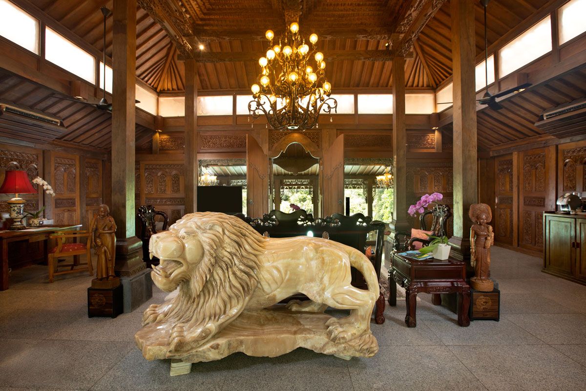 כניסה למלון