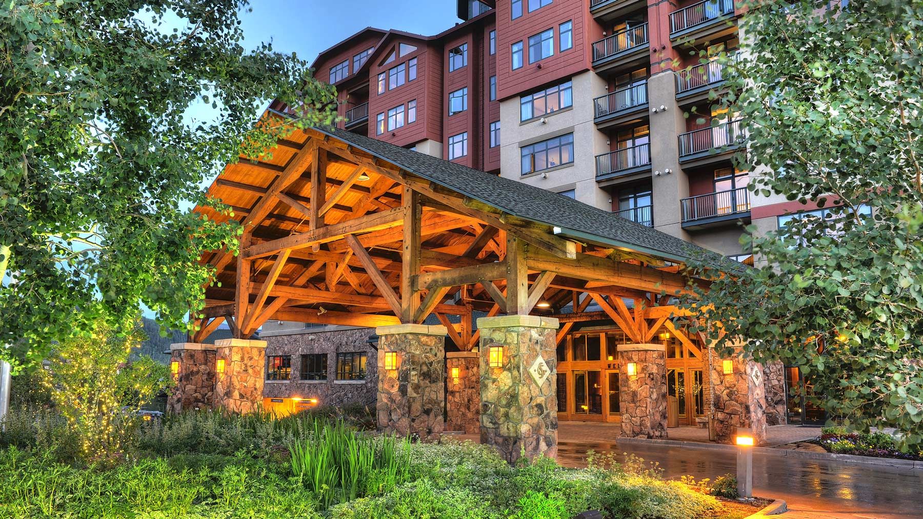 כניסה למלון