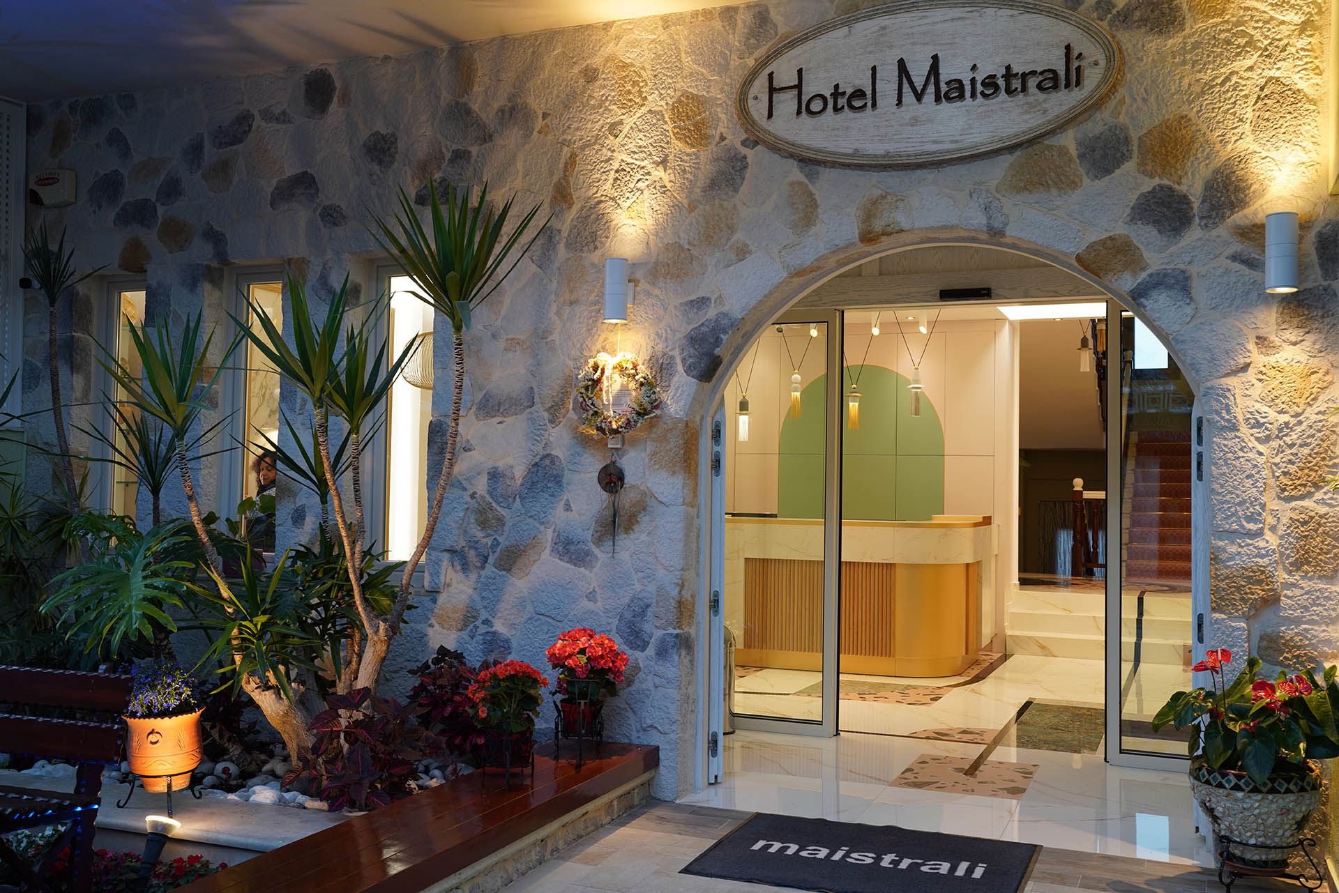 כניסה למלון