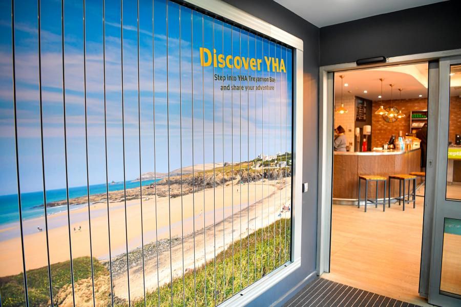 כניסה למלון