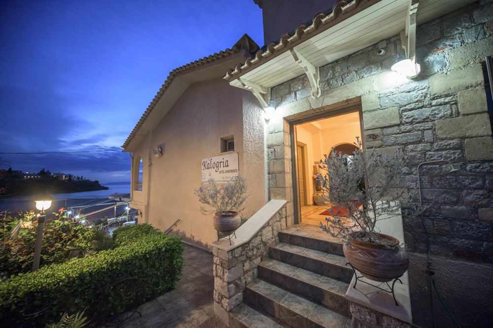 כניסה למלון תמונה