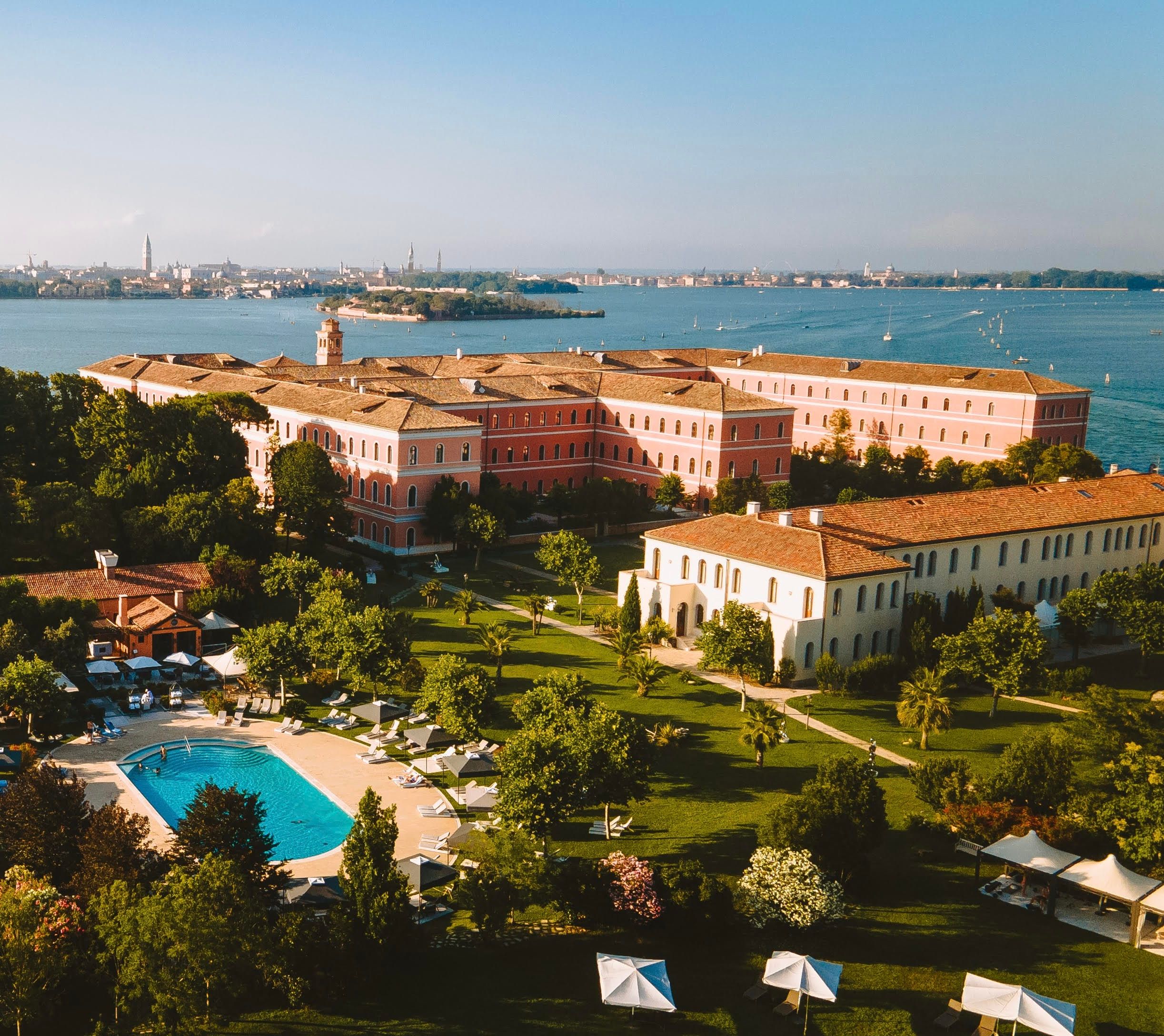 נוף חיצוני תמונה